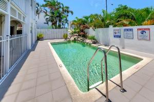 Bazén v ubytování Comfort Inn Cairns City nebo v jeho okolí