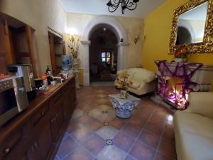 a living room with a couch and a mirror at Hotel Villarreal in Zacatecas