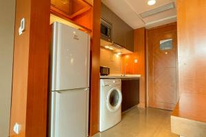 a kitchen with a refrigerator and a washing machine at Holiday Inn Hangzhou CBD, an IHG Hotel in Hangzhou