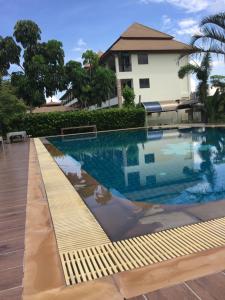 Πισίνα στο ή κοντά στο phuriburi resort