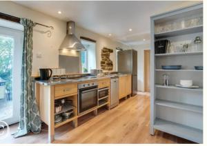 Kuchyň nebo kuchyňský kout v ubytování The Barn at Well Cottage + 18 fotografií