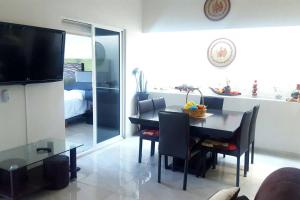 TV a/nebo společenská místnost v ubytování Casa Sol, Piso Luna, Casa Sol, Floor Moon