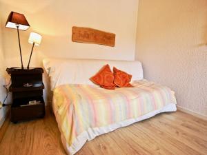 Кровать или кровати в номере Appartement Chamrousse, 2 pièces, 4 personnes - FR-1-340-39