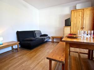 O zonă de relaxare la Studio Chamrousse, 1 pièce, 3 personnes - FR-1-340-167