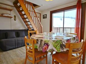 a dining room with a table and some chairs at Appartement Chamrousse, 2 pièces, 7 personnes - FR-1-340-229 in Chamrousse