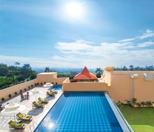 The swimming pool at or close to Welcomhotel by ITC Hotels, Bhubaneswar