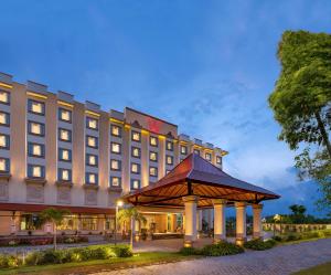 Welcomhotel by ITC Hotels, Bhubaneswar في بوهفانيشفار: تقديم فندق مع شرفة