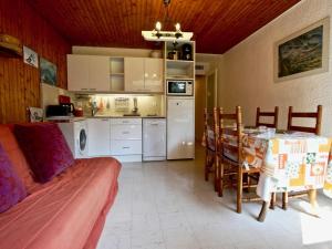 a kitchen and dining room with a table and a dining room at Studio Chamrousse, 1 pièce, 4 personnes - FR-1-549-61 in Chamrousse