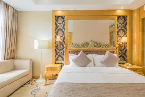 Postel nebo postele na pokoji v ubytování Sofis Jinyuan Hotel
