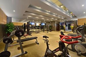 Fitness centrum a/nebo fitness zařízení v ubytování Sofis Jinyuan Hotel