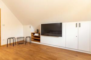 TV a/nebo společenská místnost v ubytování Katlov Homes