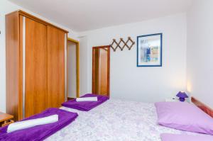 Ein Bett oder Betten in einem Zimmer der Unterkunft Apartments & Rooms Mihajica