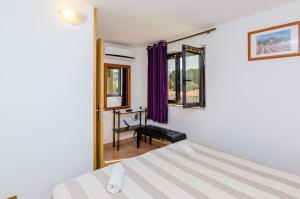 Ein Bett oder Betten in einem Zimmer der Unterkunft Apartments & Rooms Mihajica