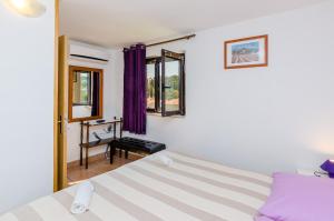 Ein Bett oder Betten in einem Zimmer der Unterkunft Apartments & Rooms Mihajica