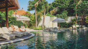 Amnaya Resort Nusa Dua内部或周边的泳池