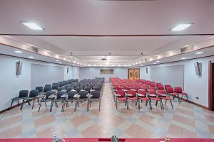 The business area and/or conference room at Hotel Orientale