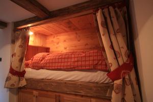 Postelja oz. postelje v sobi nastanitve Chalet Pian