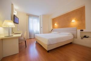 A bed or beds in a room at Hotel Orientale