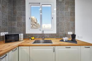 a kitchen with a sink and a microwave at BBarcelona Fira Superior Flats in Barcelona
