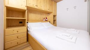 Tempat tidur dalam kamar di Italianway - San Nicolò 64