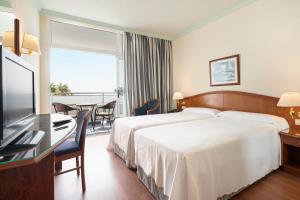 TV a/nebo společenská místnost v ubytování VIK Hotel San Antonio