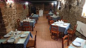 Restoran ili neka druga zalogajnica u objektu Hostal Rural La Pata de Oca y albergue solo por peregrinos
