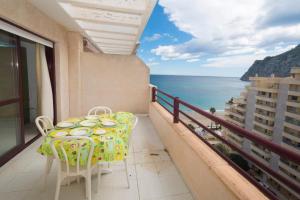 a balcony with a table and a view of the ocean at Topacio i 211a in Calpe