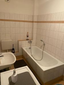 Koupelna v ubytování Monteurzimmer in Neustadt-Glewe