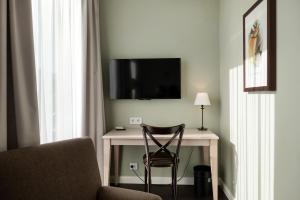 TV a/nebo společenská místnost v ubytování Hotel Bishops Arms Piteå