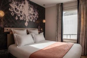 Ένα ή περισσότερα κρεβάτια σε δωμάτιο στο Hotel Yllen Eiffel