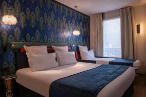 Postel nebo postele na pokoji v ubytování Hotel Yllen Eiffel