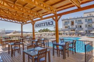 Afbeelding uit fotogalerij van Smart Holiday Hotel & Suite Bodrum- All Inclusive in Gümbet