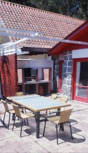 a picnic table and chairs in front of a house at Casa Isla Negra in Isla Negra