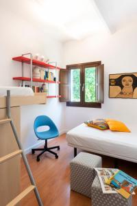 A bed or beds in a room at Alohamundi Triana Még 15 kép