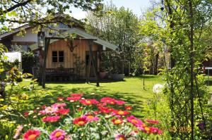 a garden with pink flowers and a house at Ferienwohnung Fischer in Chieming