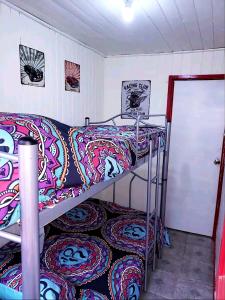 Двох'ярусне ліжко або двоярусні ліжка в номері Casa Isla Negra
