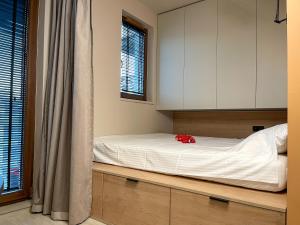 Posteľ alebo postele v izbe v ubytovaní Comfortable 1-room apartment close to the center