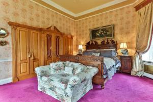Llit o llits en una habitació de Finest Retreats - Walcot Hall