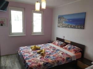 Легло или легла в стая в Colorful 1-BDR Apartment - Top center of Burgas