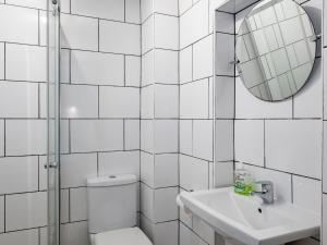 Bilik mandi di Stable Cottage +27 gambar