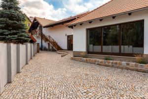 a stone walkway in front of a house at Dom Gościnny Maximus in Lubomierz