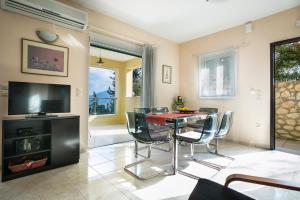 A television and/or entertainment centre at Villa Inspiration
