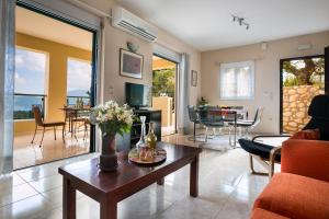 A seating area at Villa Inspiration