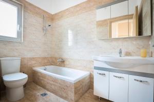 A bathroom at Villa Inspiration