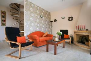 A seating area at Villa Inspiration
