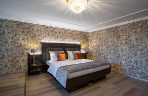 Cama ou camas em um quarto em Villa Westend Hotel an der Messe