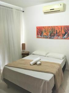 Un pat sau paturi într-o cameră la Brisas do Amor 2 Dormitorios com Piscina Privada