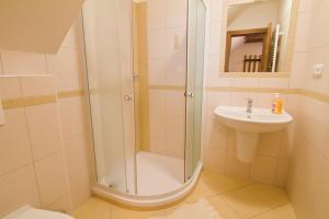 Koupelna v ubytování Apartmány Udatný
