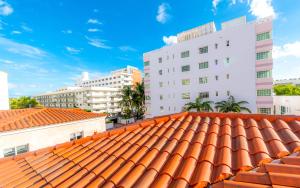 邁阿密海灘的住宿－Secret Garden Miami Beach，建筑屋顶的景色