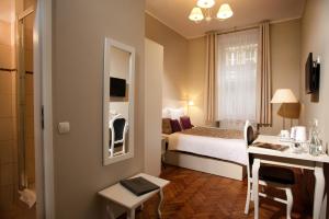 Łóżko lub łóżka w pokoju w obiekcie Leone Aparthotel